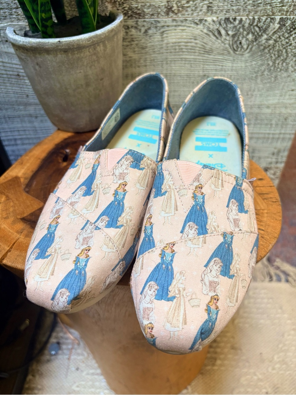 TOMS x Disney | Sleeping Beauty Limited Edition Alpargatas - Women's 8.5, Pink